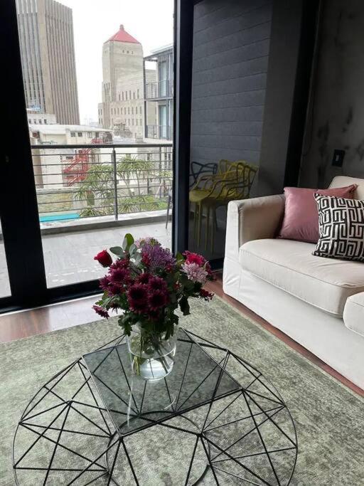 Apartment Sky Loft - Modern Oasis In The Heart Of The *