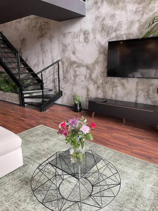 Apartment Sky Loft - Modern Oasis In The Heart Of The Cape Town