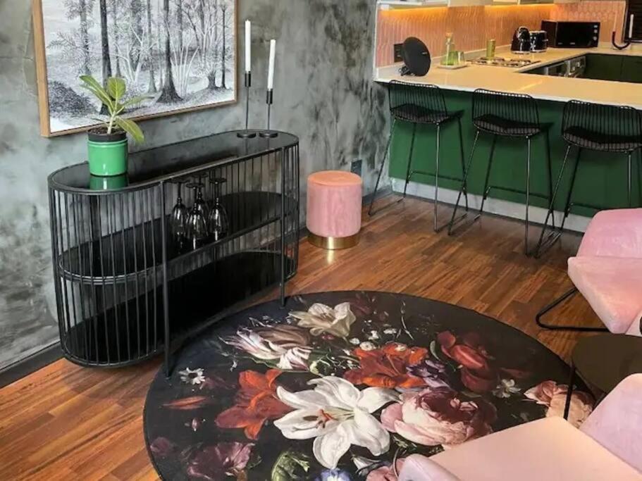Sky Loft - Modern Oasis In The Heart Of The